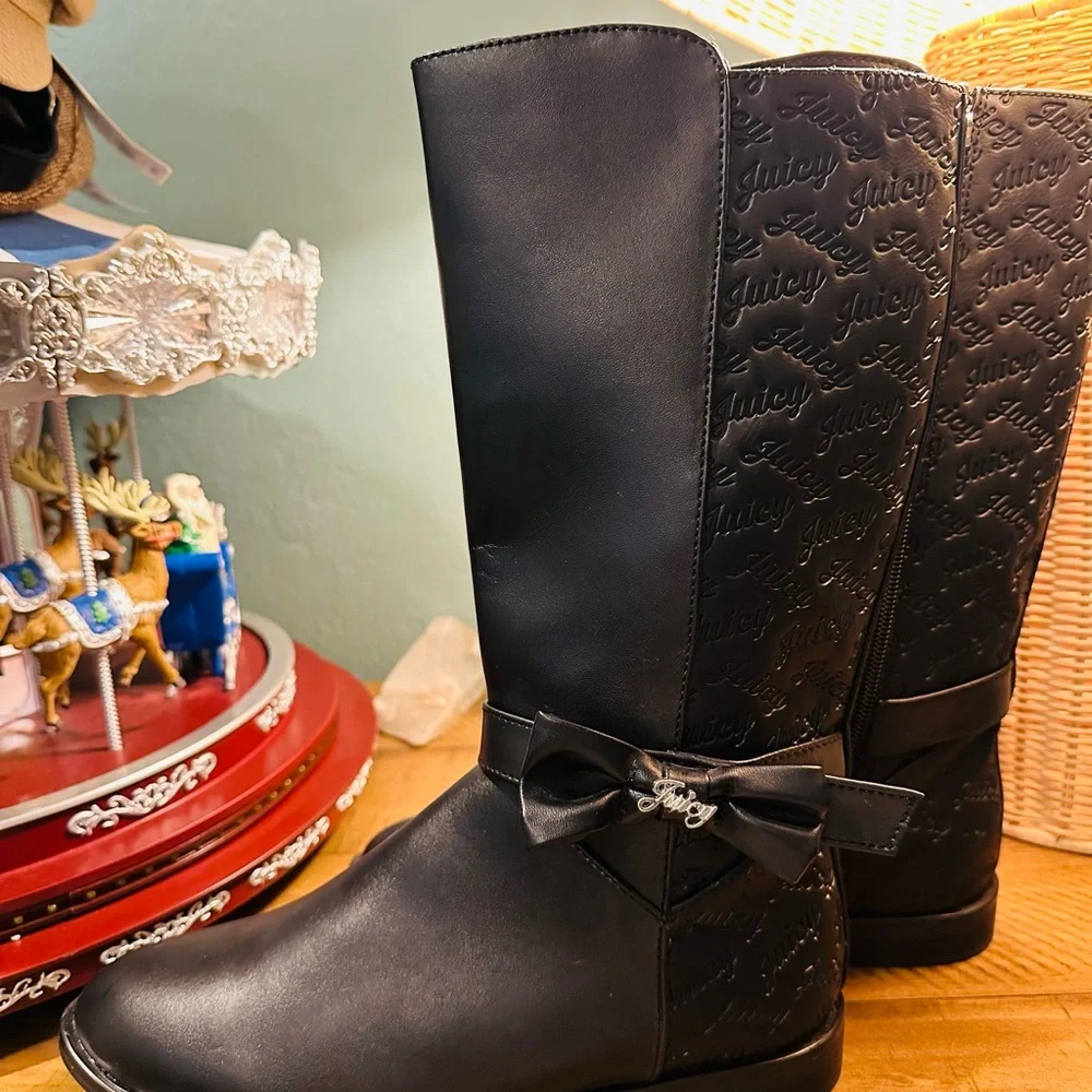 Juicy Couture - Girls Boots Black Zip Up 12” Tall Bow & Logo Size 5